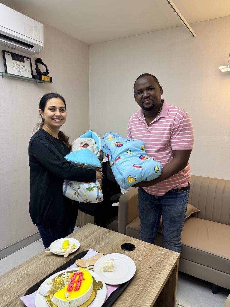 Dr. Anshika Lekhi with an international couple and their newborn twins at The Fertilife